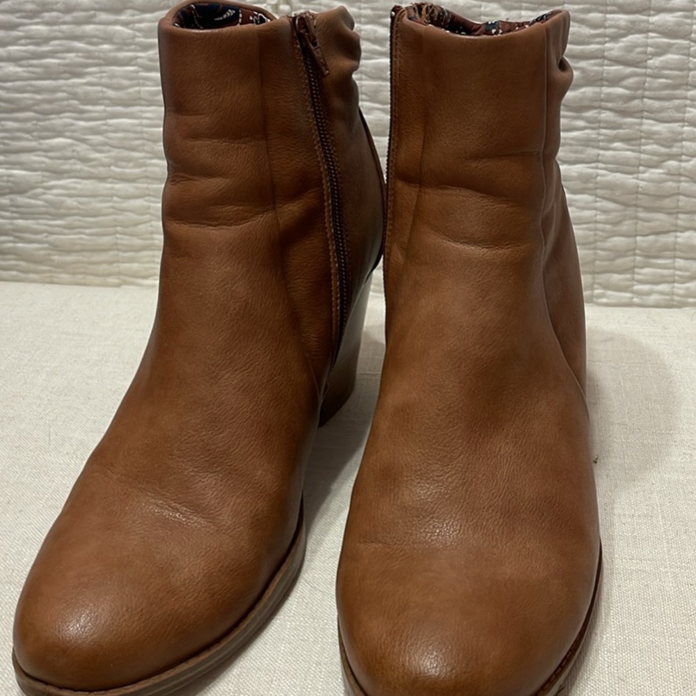 Bare Trap Boots EUC